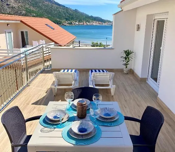 Apartamentos Ezaro Beach