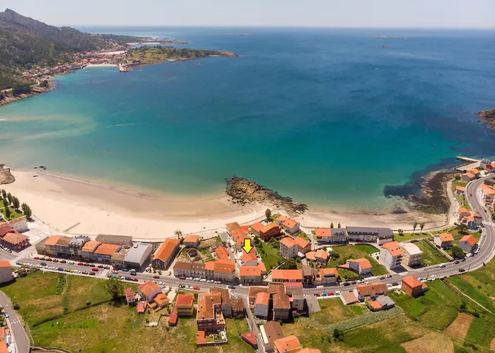 Apartamentos Ezaro Beach