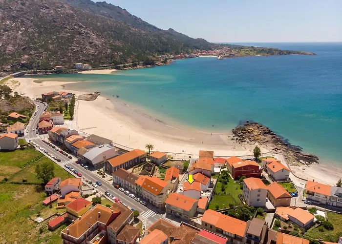 Apartamentos Ezaro Beach