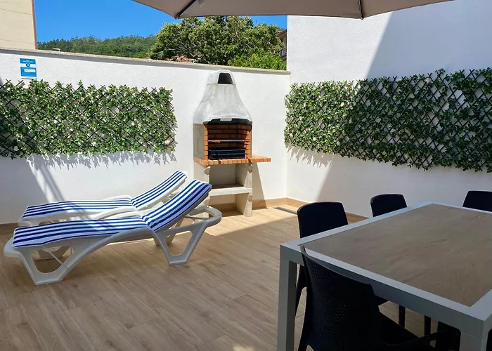 Apartamentos Ezaro Beach