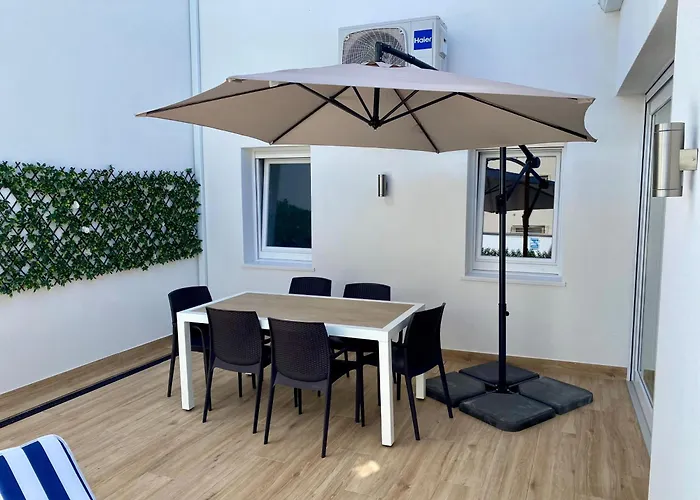 Apartamentos Ezaro Beach